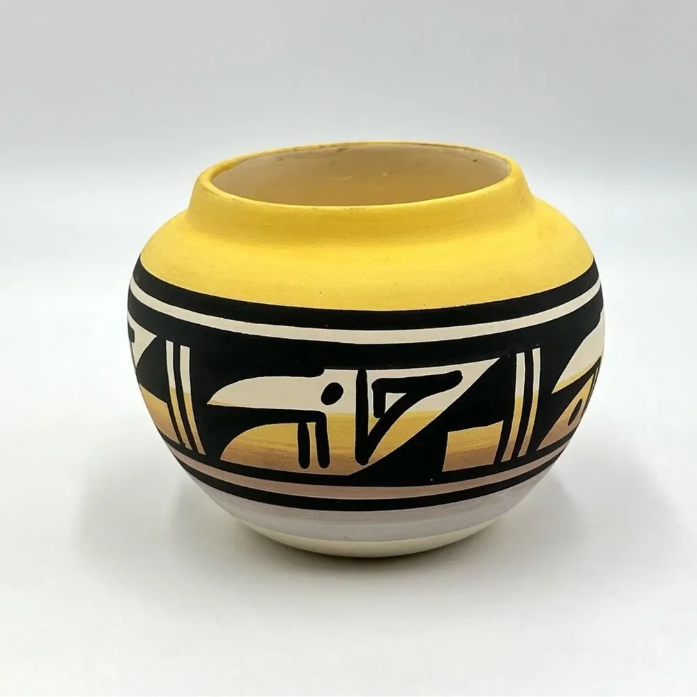 Vintage Lee USA Navajo Black White Yellow Bird Pottery Bowl Pot Vase Mesa Verde - Picture 1 of 9